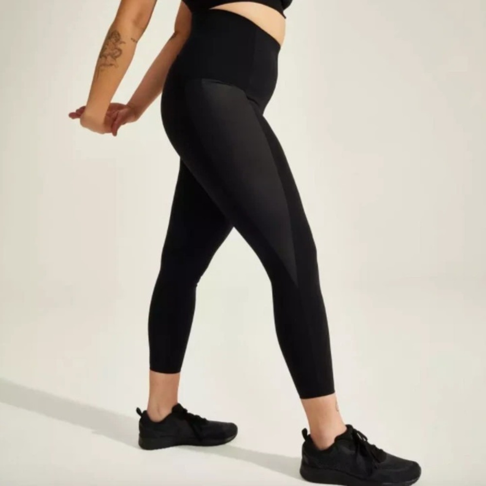 Sweaty Betty Black Leggings Power 7/8 Length Pockets L US 12 Halle Berry Collab